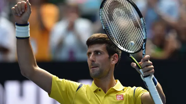 El tenista serbio, Novak Djokovic, celebra la victoria.