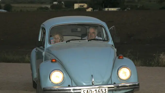 Mujica y Carmena, en el 'Fusca' del expresidente uruguayo