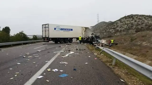 Imagen de uno de los dos camiones accidentados