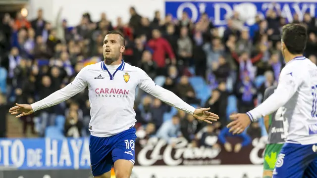 Ortuño celebra un gol con el Real Zaragoza