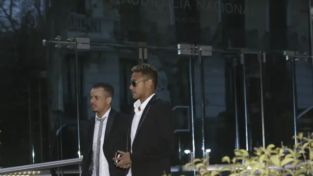 Neymar, a su salida del juzgado.