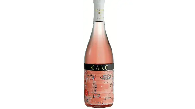 En este vino de color rosa palo destacan sus aromas frescos de frutas rojas y caramelos de nata.