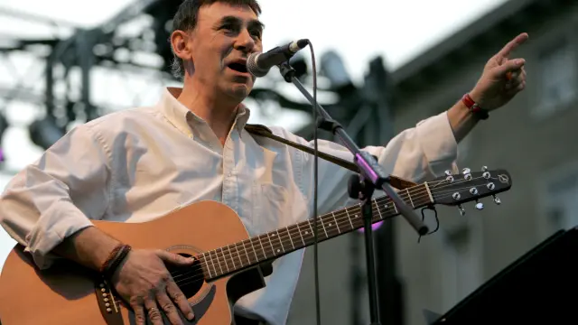 El cantautor Joaquín Carbonell, en un concierto