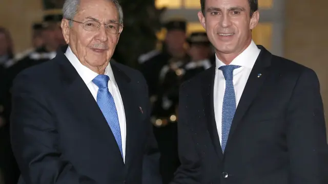 El presidente de Cuba, Raúl Castro, con Manuel Valls.