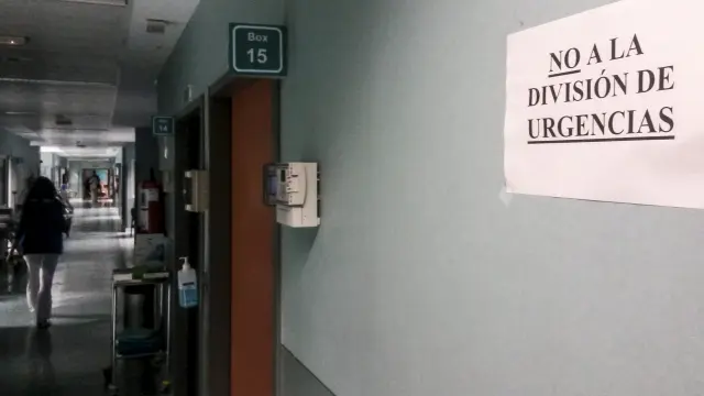 Algunas profesionales pegaron carteles por las paredes del servicio de Urgencias.