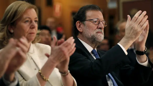 El presidente del Gobierno, Mariano Rajoy, y la presidenta de ABC, Catalina Luca de Tena