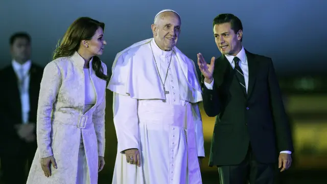 El papa, junto al presidente Peña Nieto