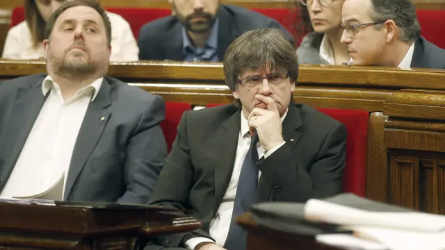 Junqueras y Puigdemont, en la sesión del Parlamento catalán celebrado este miércoles.