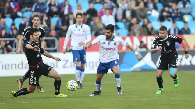 Una de las jugadas del Real Zaragoza - Albacete