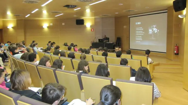 Un grupo de estudiantes participando en una de las sesiones de 'Un Día de Cine'.
