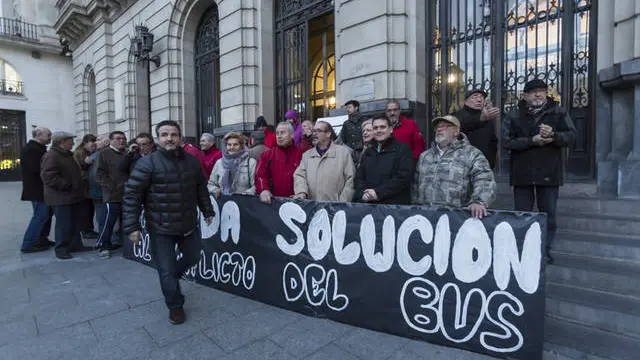 La Federación de Barrios de Zaragoza exige una rápida solución al conflicto del bus
