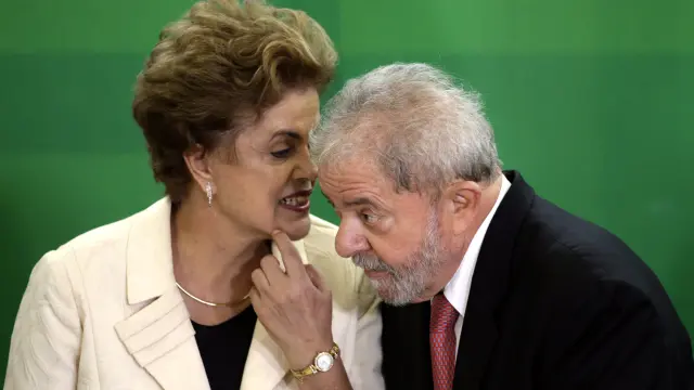 Rousseff habla con Lula en una foto de archivo.