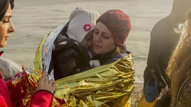 Apoyo de los voluntarios a los refugiados en la isla de Lesbos