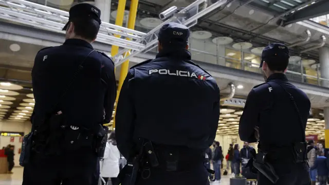 Policías nacionales este martes en el aeropuerto de Barajas.