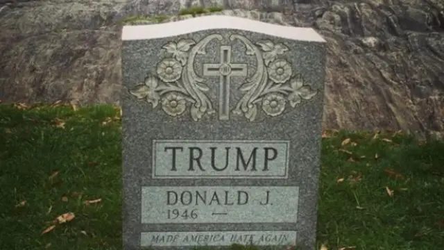 Lápida de Donald Trump hallada en Nueva York.