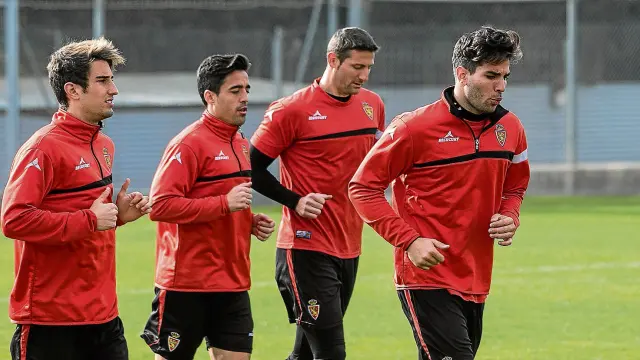 Campins, Pedro, Rubén y Cabrera trotan en una sesión de entrenamiento.