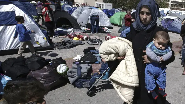 Refugiados en el Puerto del Pireo en Grecia.