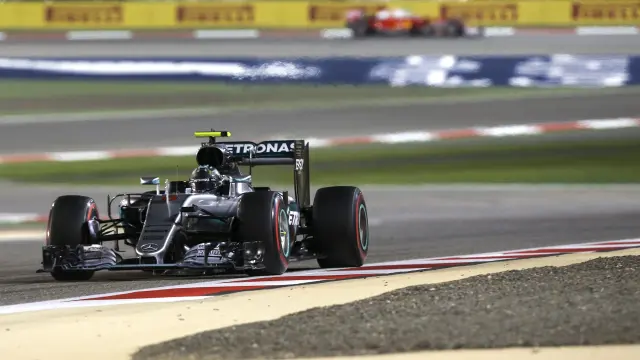 Rosberg se impone en Baréin