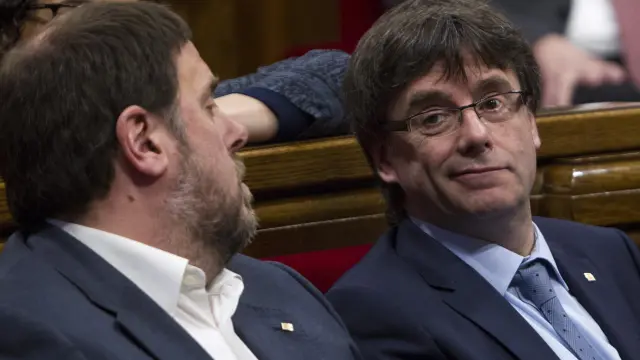 Junqueras y Puigdemont en el Parlamento catalán.