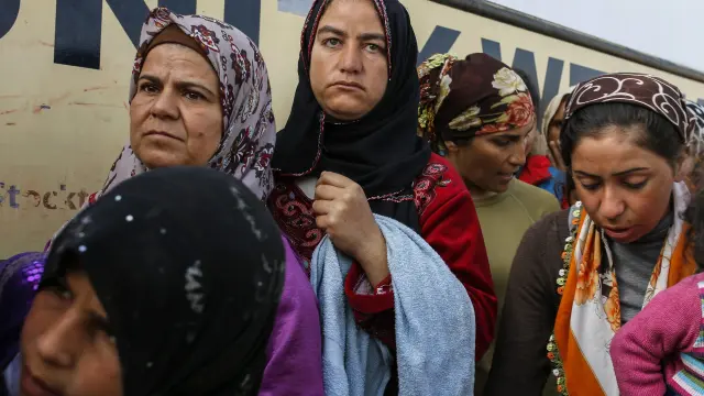 Un grupo de refugiadas, en la frontera de Grecia con Macedonia.