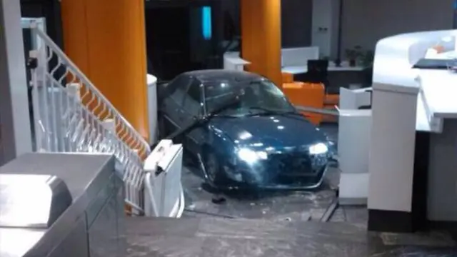 En diciembre de 2014 empotró su coche contra la sede del PP en la calle Génova.