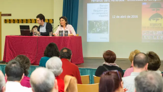 La presidenta del distrito de Torrero, Luisa Broto, inaugura la XIII edición de la Semana de las Letras de Torrero