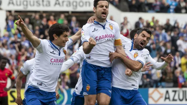 Albert Dorca celebra el 2-1 que marcó ante el Mallorca, junto a Vallejo y Culio.