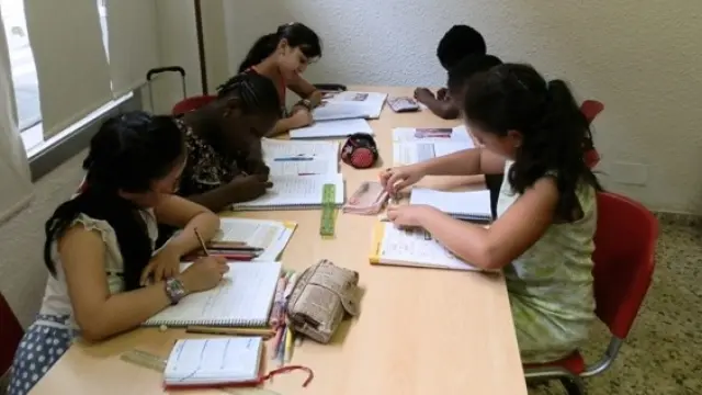 Los voluntarios mejoran el rendimiento de escolares en Delicias