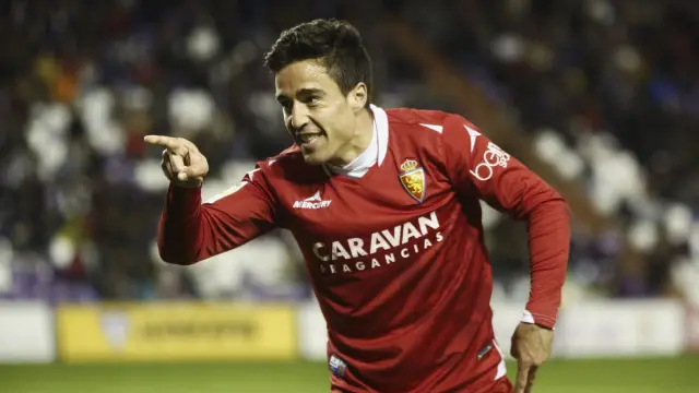 Pedro celebra su gol, el 1-2 que dio el triunfo al Real Zaragoza en Valladolid, poco antes de ser expulsado.