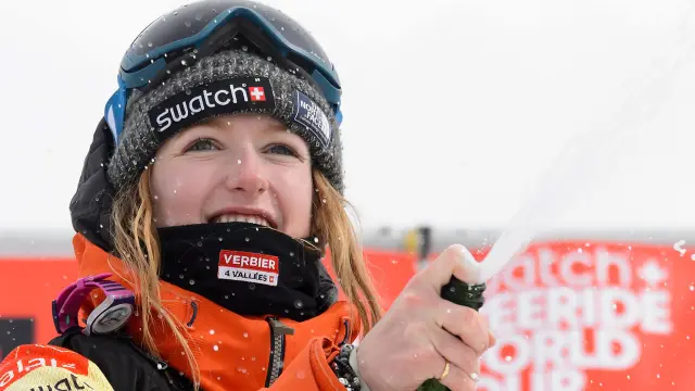 Estelle Balet, campeona del mundo de snowboard extremo, ha muerto a los 21 años en una avalancha.