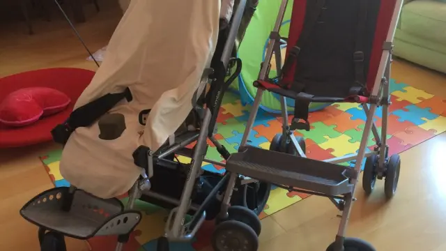 Las sillas de ruedas de Irene, con una discapacidad del 67%, tienen un aspecto más normal de lo habitual.