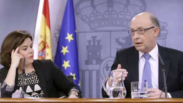 Rueda de prensa de Sáenz de Santamaría y Montoro tras el Consejo de Ministros.