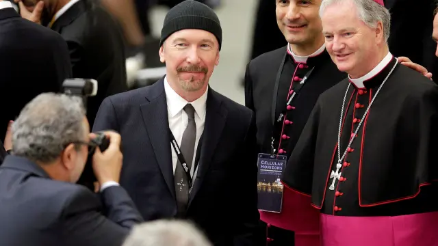 The Edge, el guitarrista de U2, en el Vaticano.