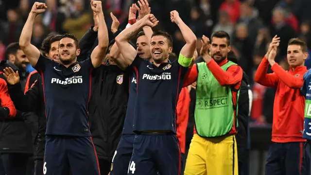 Celebración de los jugadores del Atlético tra el partido en Munich.