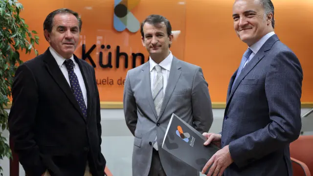 El equipo directivo de Kühnel:José Antonio Marañón, Guillermo Martínez y Javier Kühnel, ayer.
