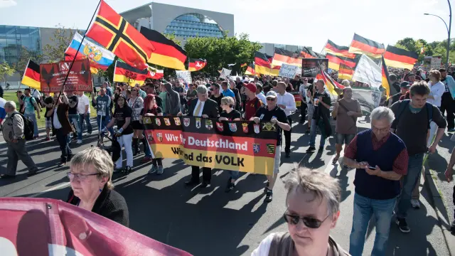 Cerca de 2.000 ultraderechistas toman Berlín