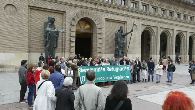 Concentración en la plaza del Pilar a favor de los refugiados en el Día de Europa.