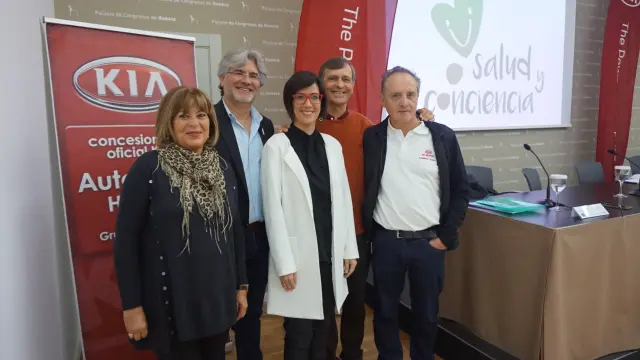 Organizadores y patrocinadores del Congreso de Salud y Conciencia de Huesca.