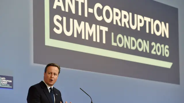 David Cameron durante la reunión del programa contra la corrupción