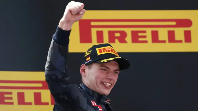 Verstappen hace historia y vence en Fórmula 1 con 18 años
