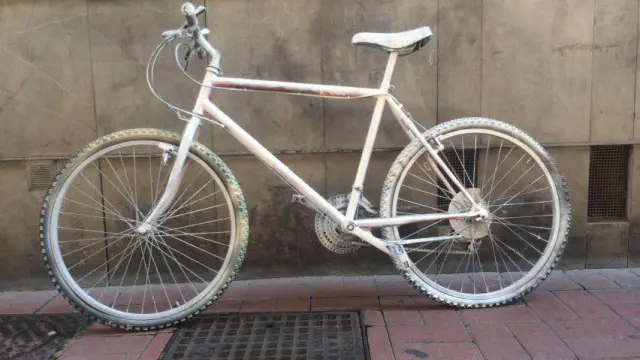 La bici pintada de blanco que se colocará en el lugar del accidente