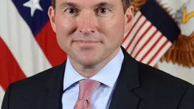 Eric Fanning, trabajó previamente como vicesecretario de las Fuerzas Aéreas .