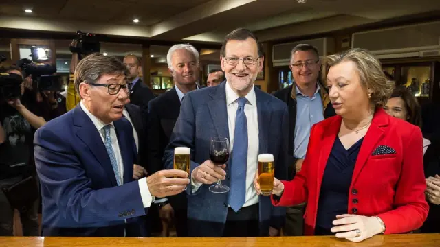 Rajoy, de vermú por el Tubo