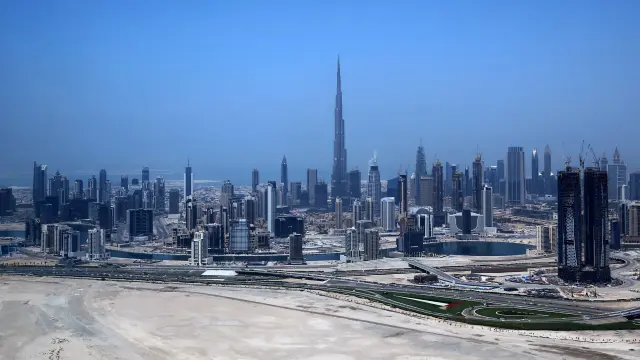 La silueta del Burj Khalifa preside el 'skyline' de Dubai.
