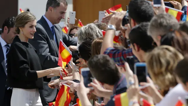 Los Reyes saludan a los vecinos de Villanueva de los Infantes, en Ciudad Real.
