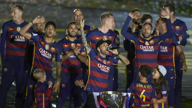 El Barça celebra el doblete en el Camp Nou.