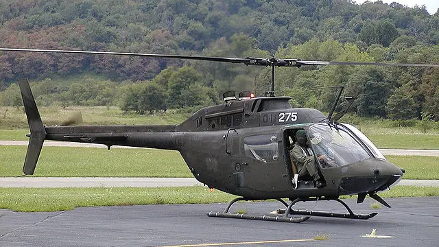 Un helicóptero similar al que será donado al IES Miralbueno.