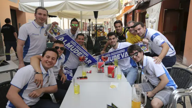 Aficionados del Real Zaragoza en Huesca.