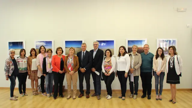 Los directores de los centros educativos, el alcalde de Barbastro y la representante de UNICEF en Aragón han suscrito el acuerdo.
