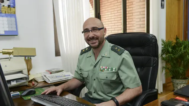 El teniente coronel de la Guardia Civil, en su despacho de la Comandancia de Teruel.